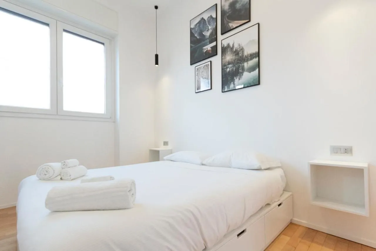 Arena Apartment Milano 0*,  İtalya
